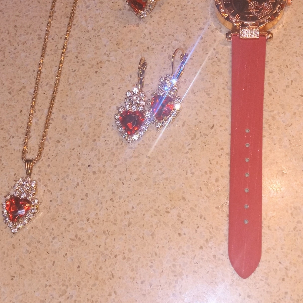 Heart-Shaped Red Jewelry Set with Gold Accents